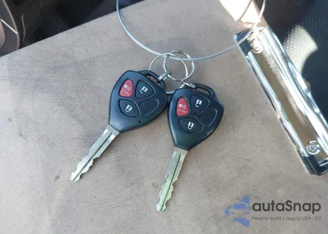 2009 Pontiac Vibe z USA, uszkodzony, nr VIN 5Y2SP67069Z474668